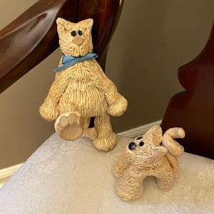 Signed 1980s ceramic clay cat pot sitter and hook set